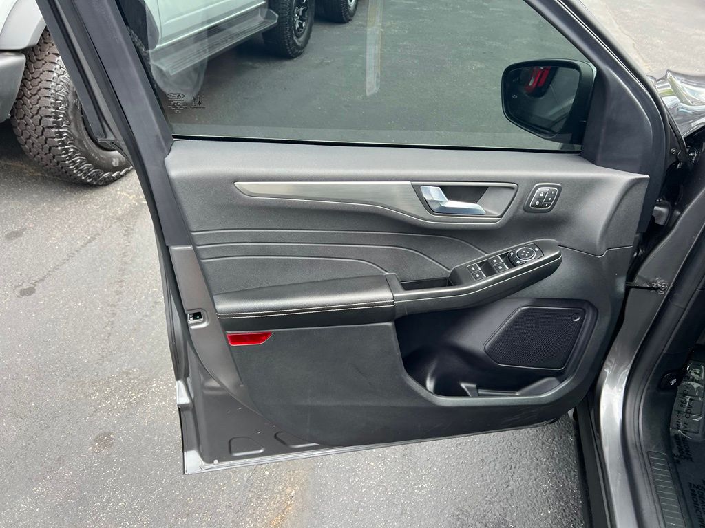 2022 Ford Escape Titanium - Photo 10