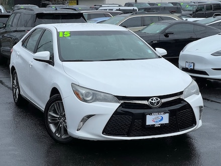 2015 Toyota Camry SE Sedan