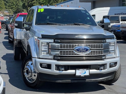 2019 Ford F-450SD Platinum Truck