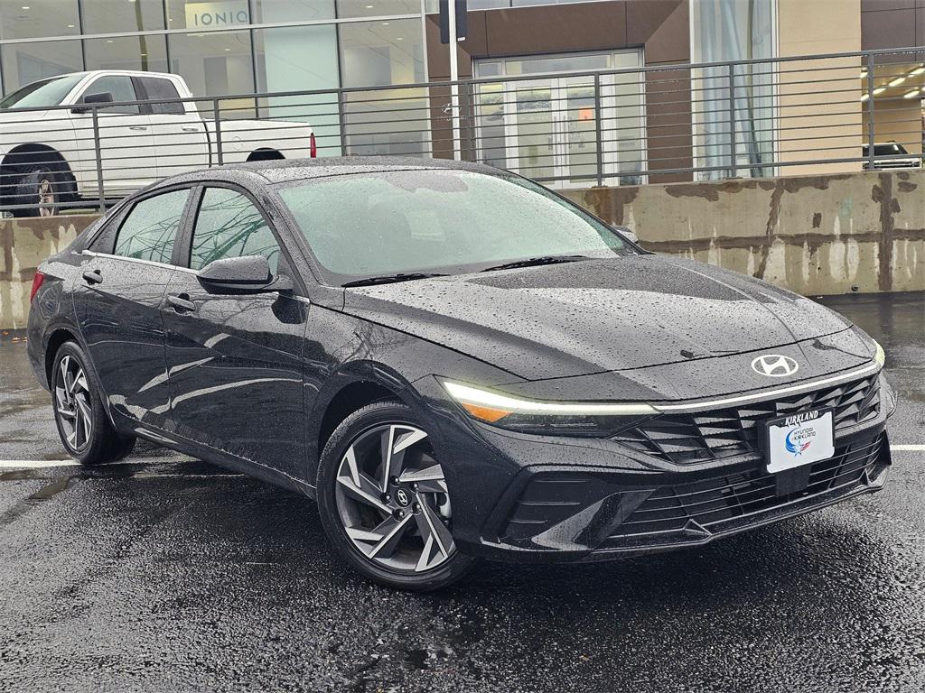 2025 Hyundai Elantra SEL's photo