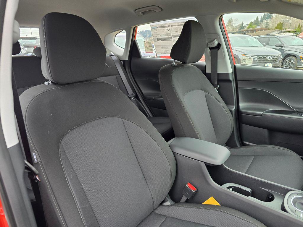 2025 Hyundai Kona SE - Photo 10