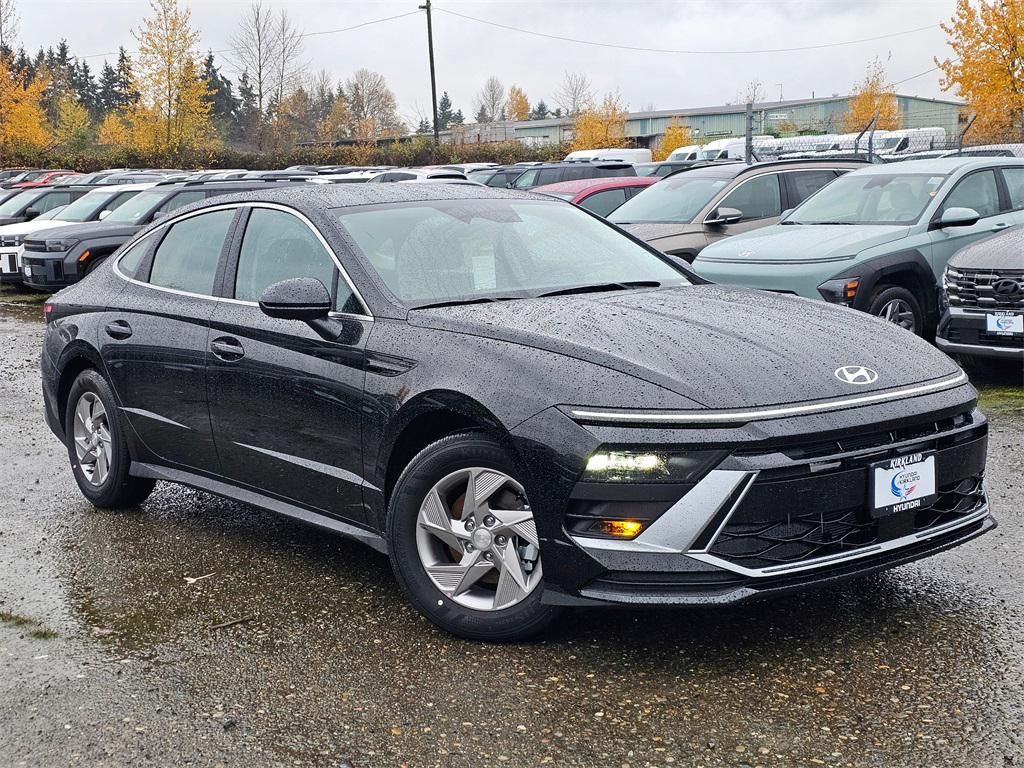 2026 Hyundai Sonata SE's photo