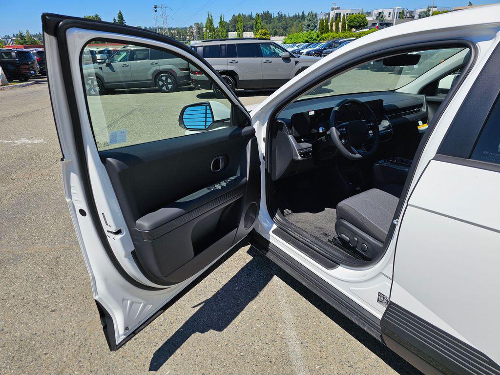 2025 Hyundai IONIQ 5 SE - Photo 18