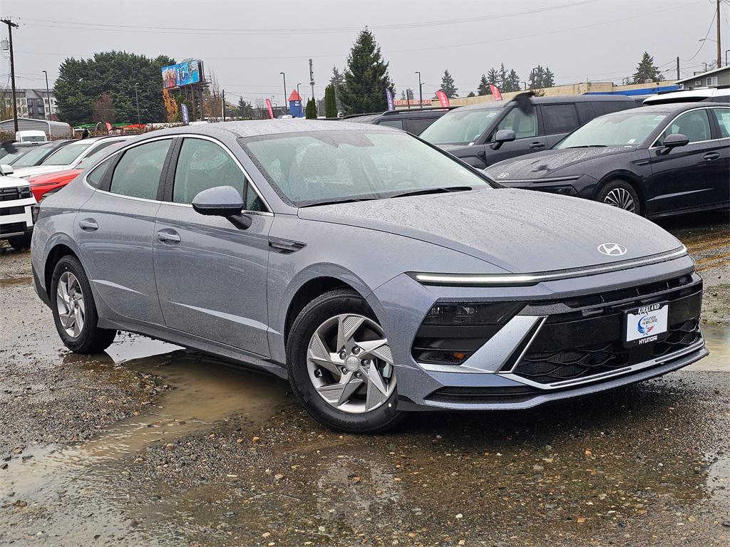 2026 Hyundai Sonata SE's photo