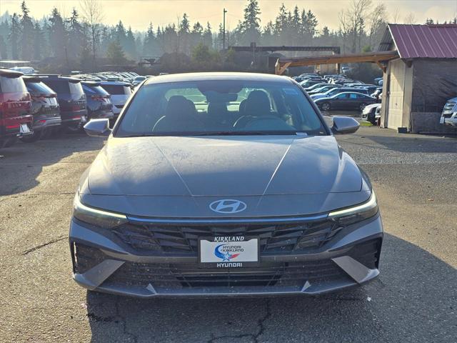 2025 Hyundai Elantra SE photo 2