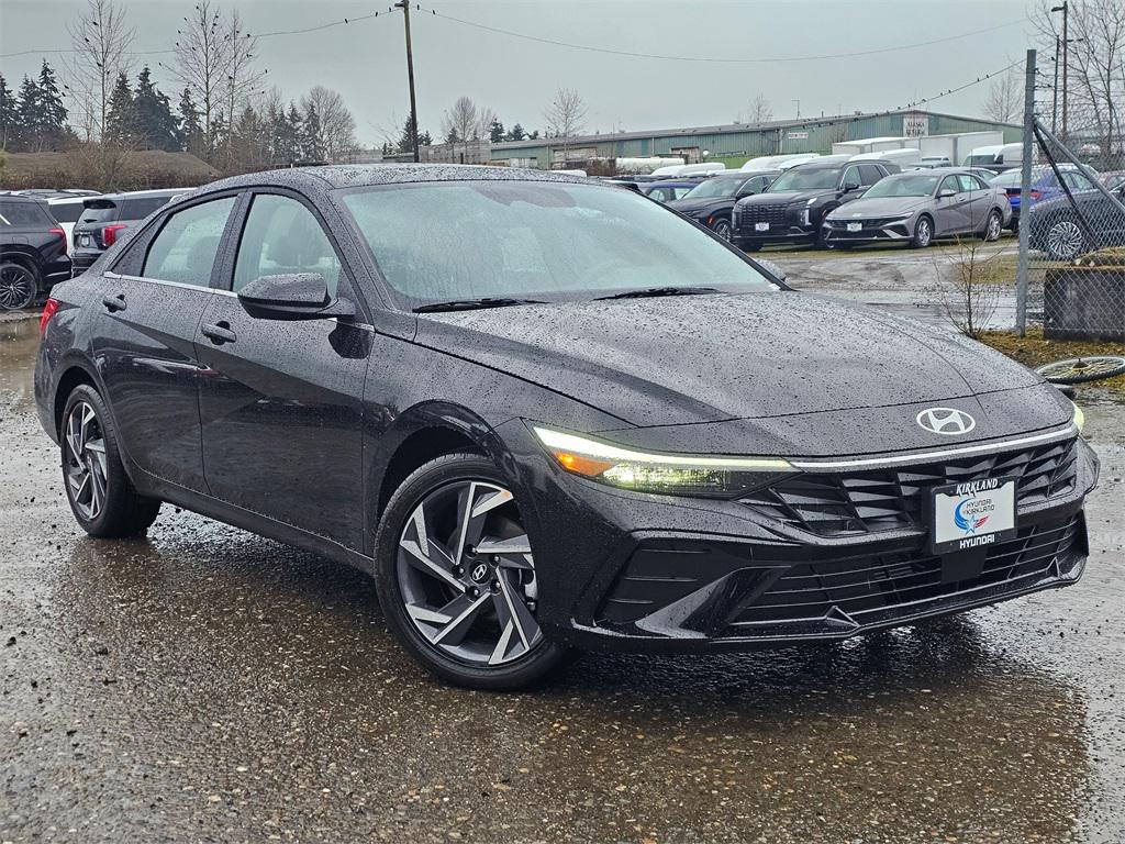 2025 Hyundai Elantra SEL's photo