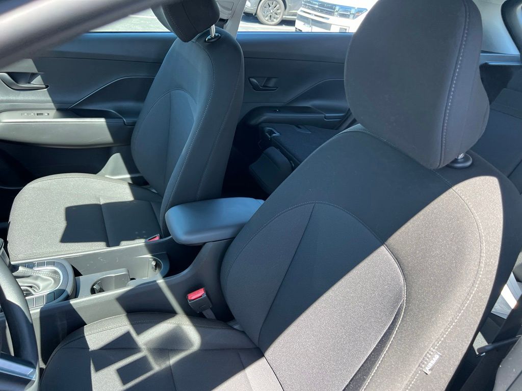 2025 Hyundai Kona SE - Photo 14