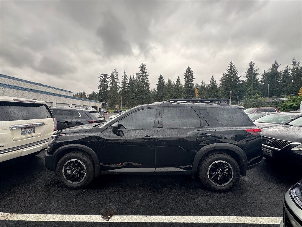 2025 Nissan Pathfinder Rock Creek photo 2
