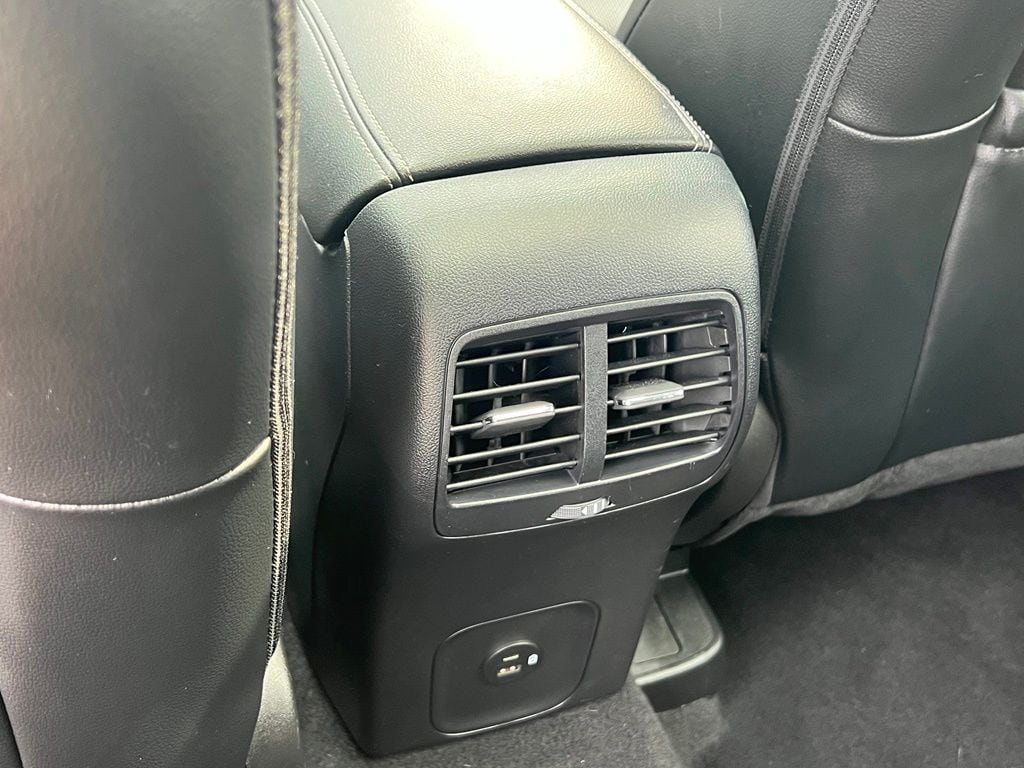 2022 Ford Escape Titanium - Photo 17