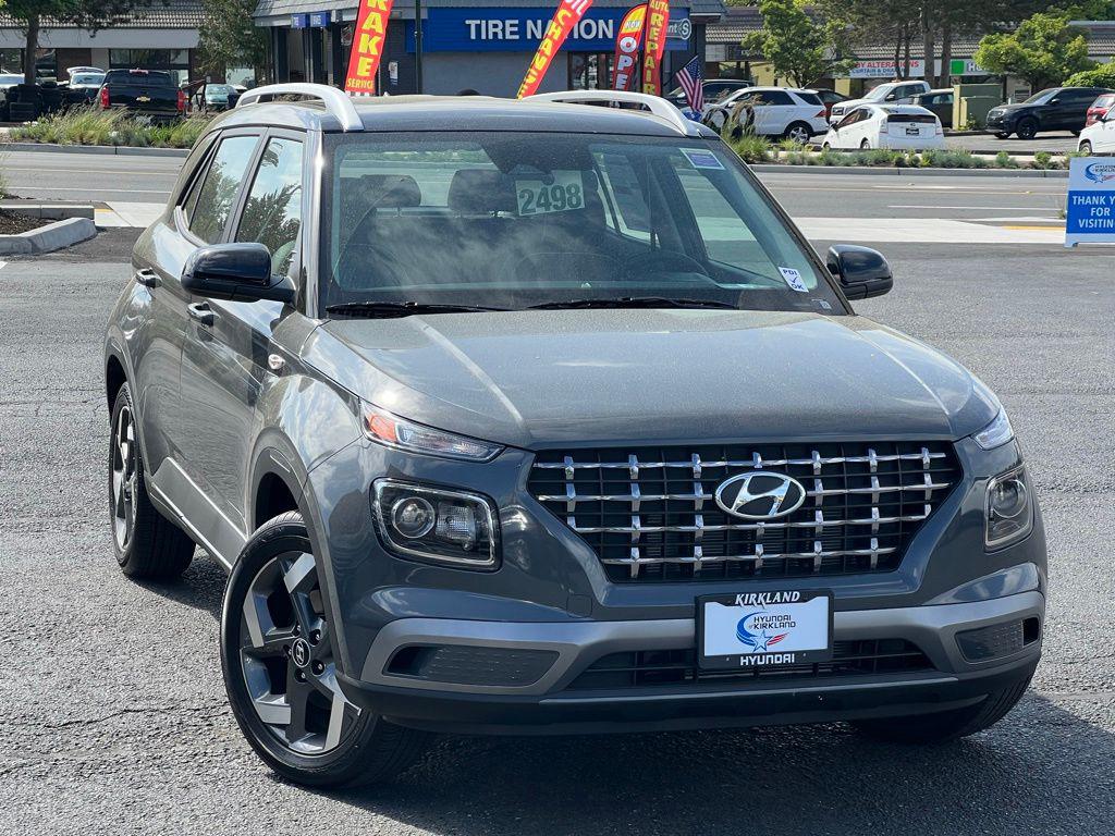 2026 Hyundai Venue SEL w/ 2-Tone Roof IVT's photo
