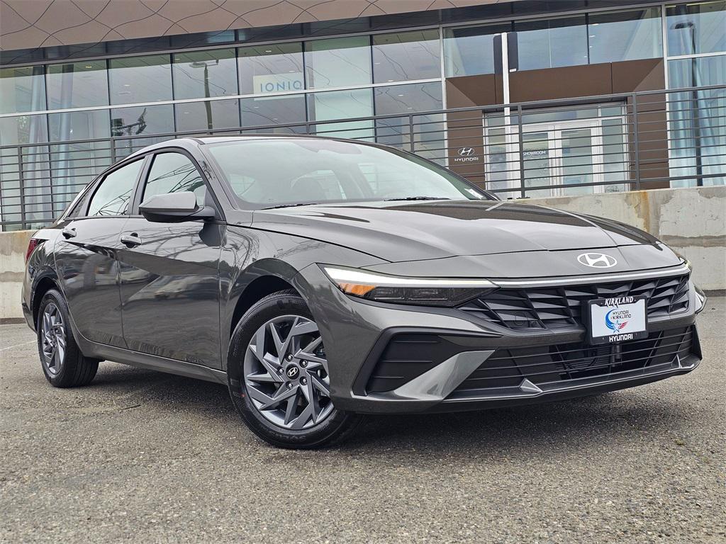 2025 Hyundai Elantra Blue's photo