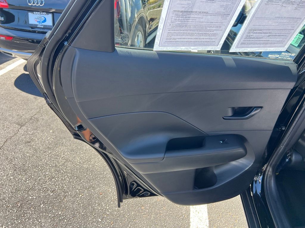 2025 Hyundai Kona SE - Photo 16