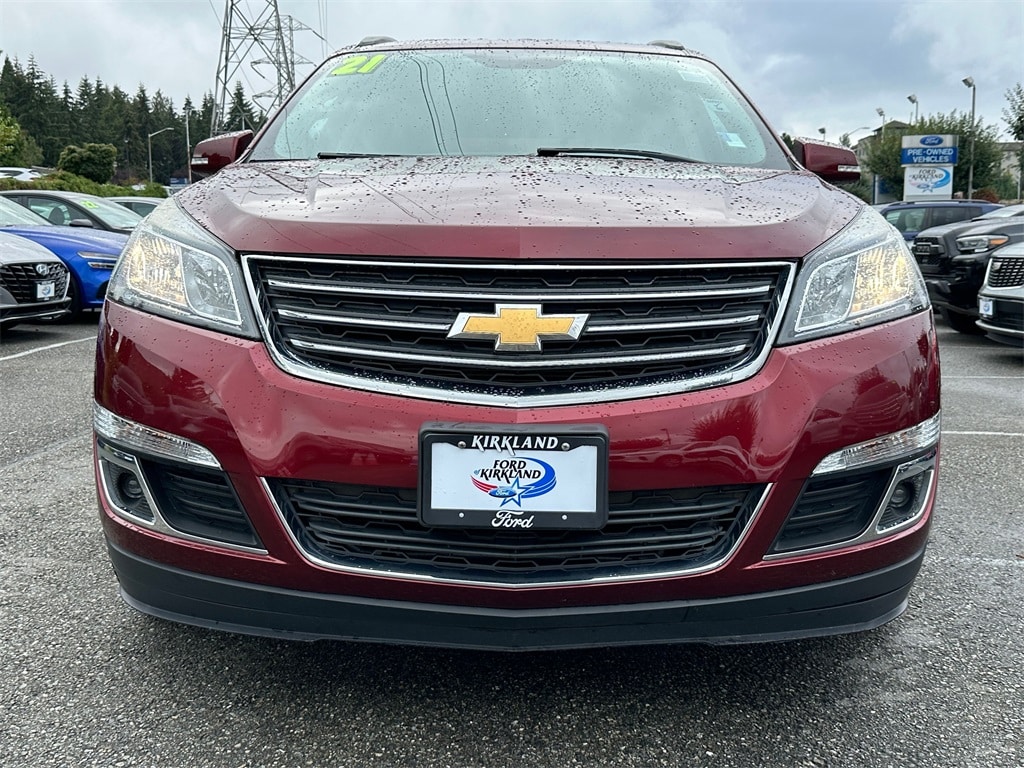 Used 2017 Chevrolet Traverse 2LT with VIN 1GNKVHKD5HJ188682 for sale in Kirkland, WA