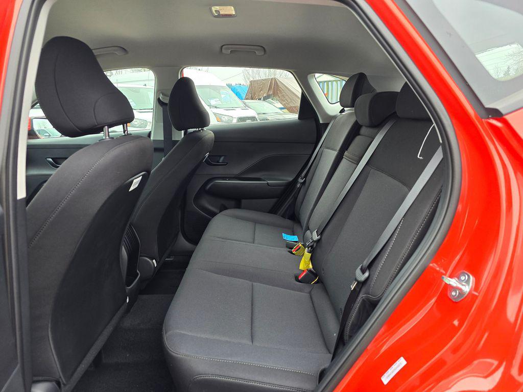 2025 Hyundai Kona SE - Photo 15