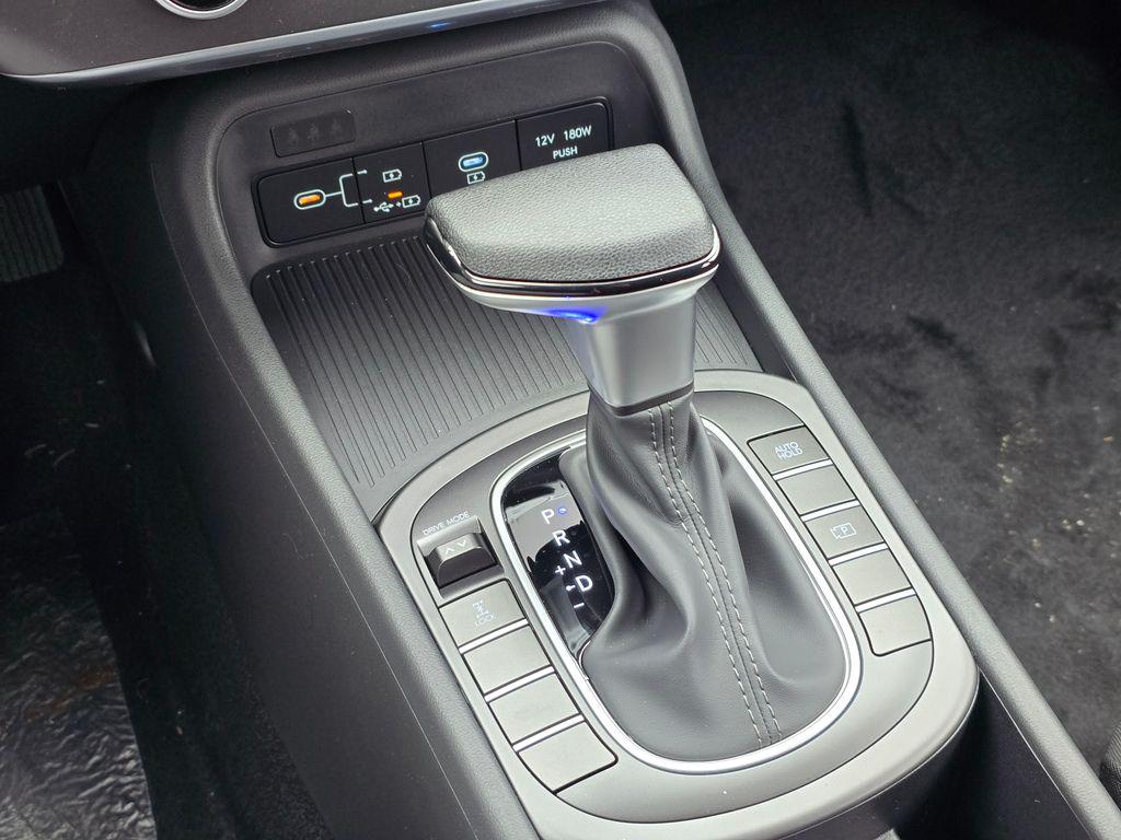 2025 Hyundai Kona SE - Photo 22