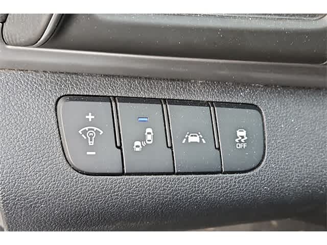 Thumbnail: 2020 Hyundai Elantra - 16