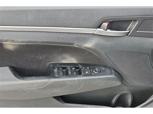 Thumbnail: 2020 Hyundai Elantra - 15