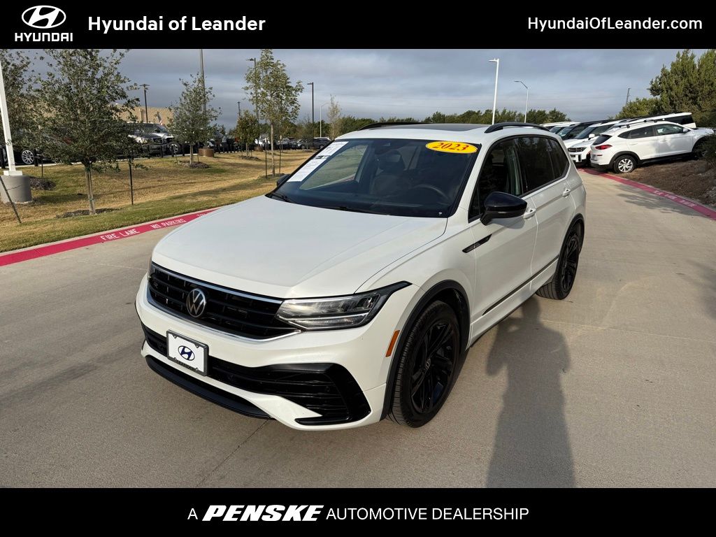 2023 Volkswagen Tiguan SE R-LINE BLACK's photo