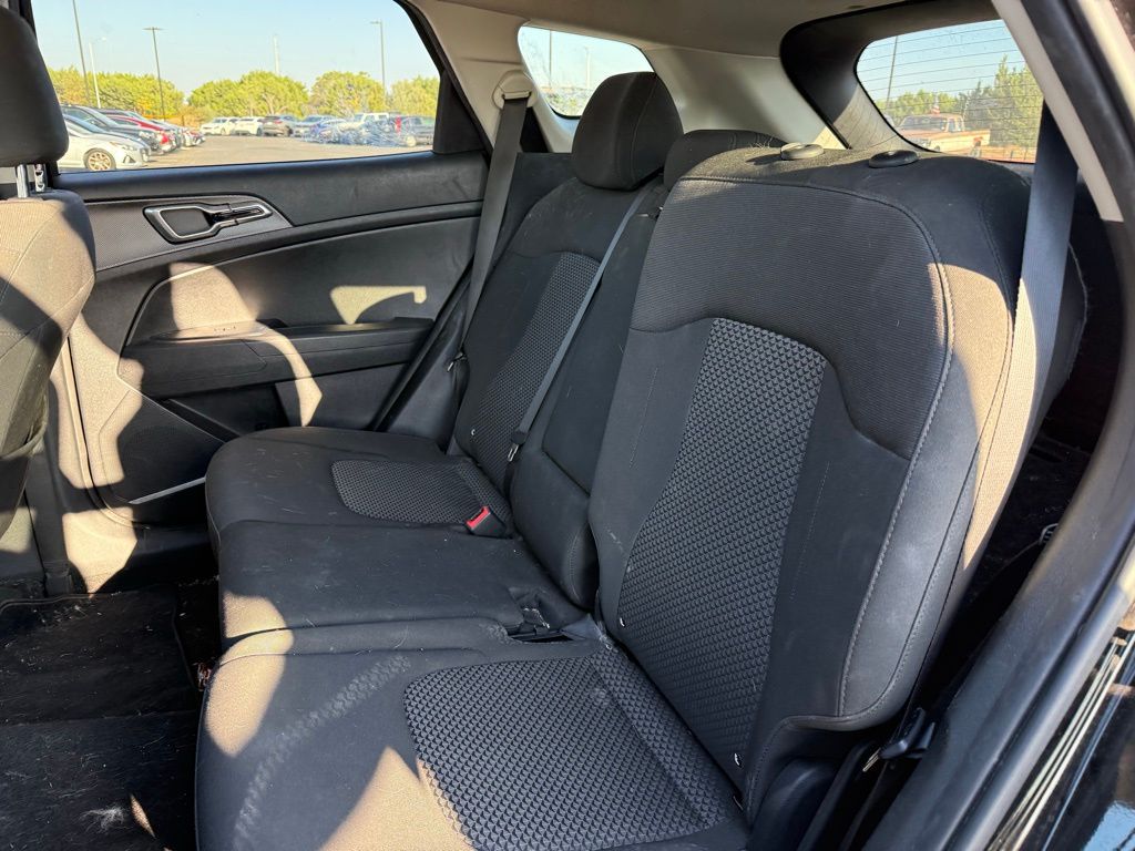 2023 Kia Sportage LX photo 2