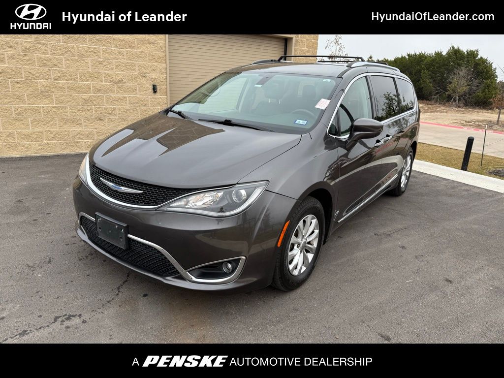2018 Chrysler Pacifica Touring L's photo
