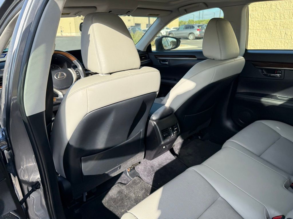 2015 Lexus ES 350 photo 3