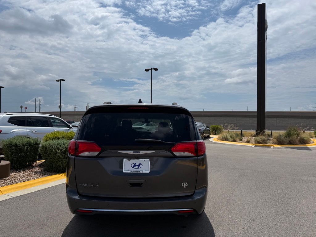 Used 2018 Chrysler Pacifica Touring L with VIN 2C4RC1BG7JR217714 for sale in Leander, TX