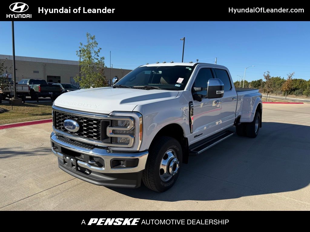 2023 Ford F-350 Super Duty Lariat's photo