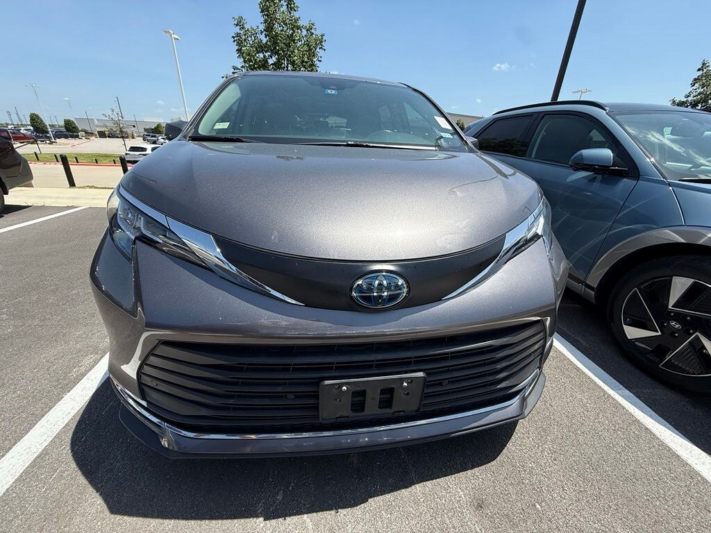 Used 2021 Toyota Sienna XLE 8 Passenger Van