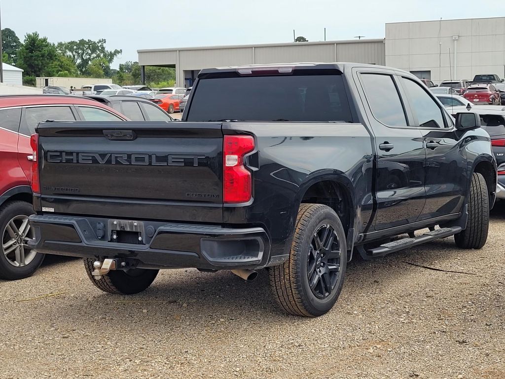2023 Chevrolet Silverado 1500 Custom photo 2