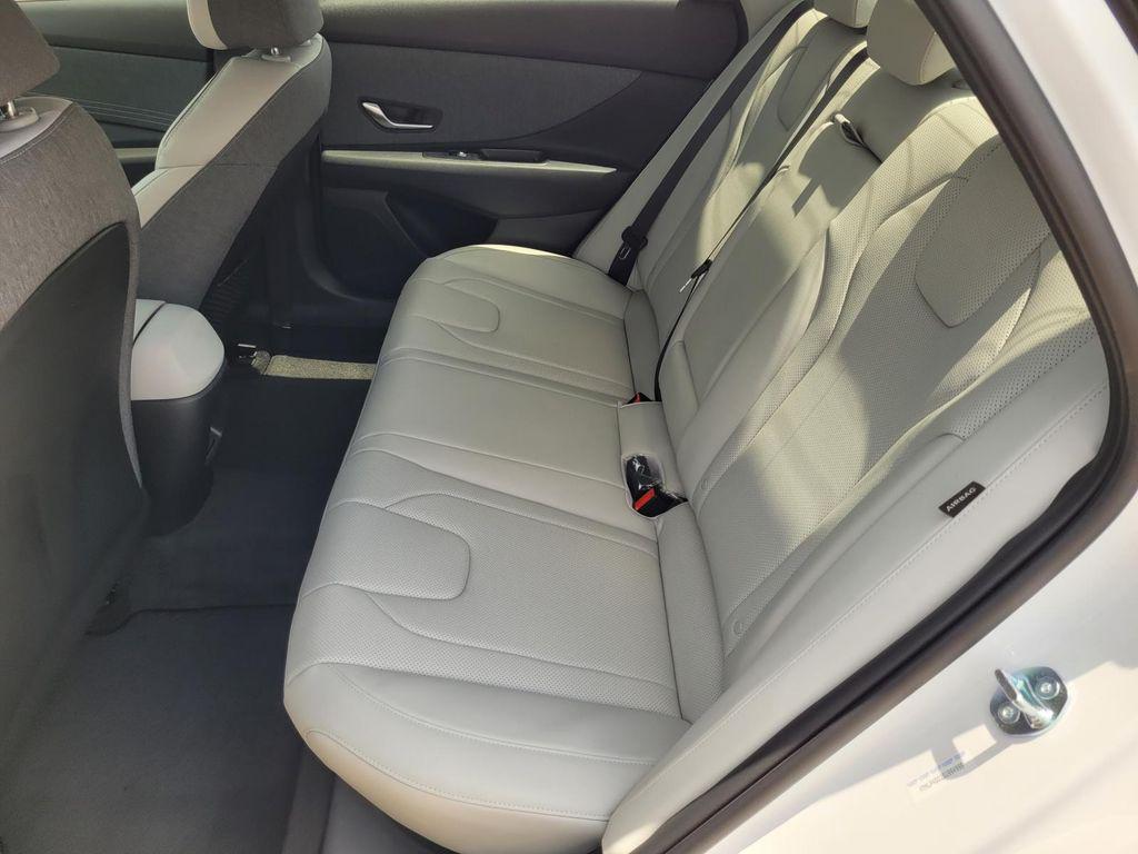 2025 Hyundai Elantra Limited - Photo 13