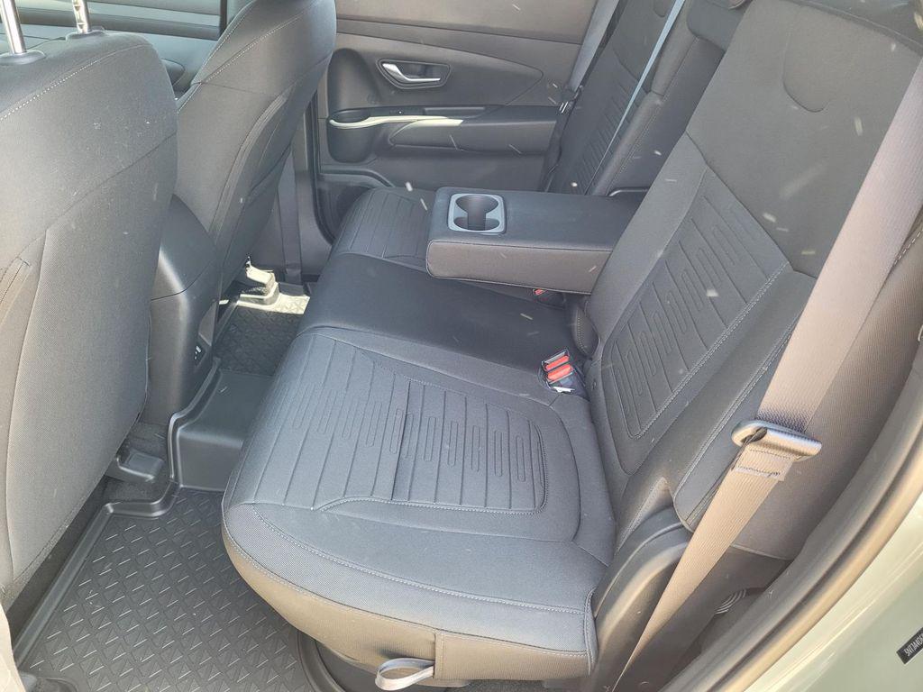 2025 Hyundai Santa Cruz SE - Photo 10