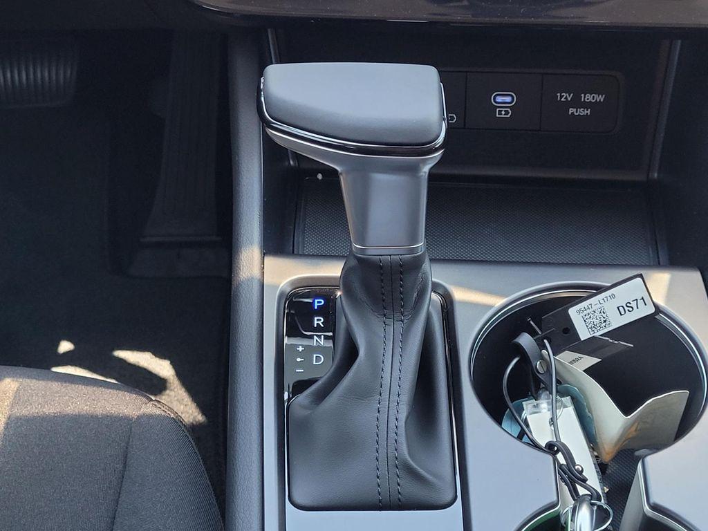 2025 Hyundai Sonata SE - Photo 16