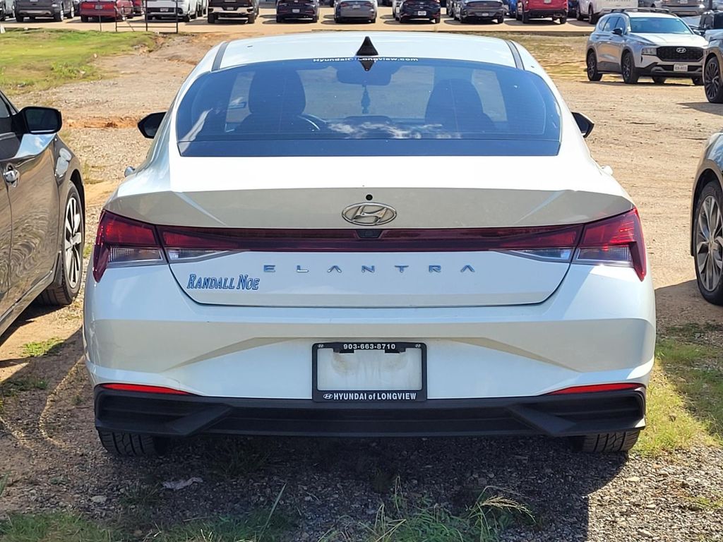 2021 Hyundai Elantra SEL Convenience photo 4