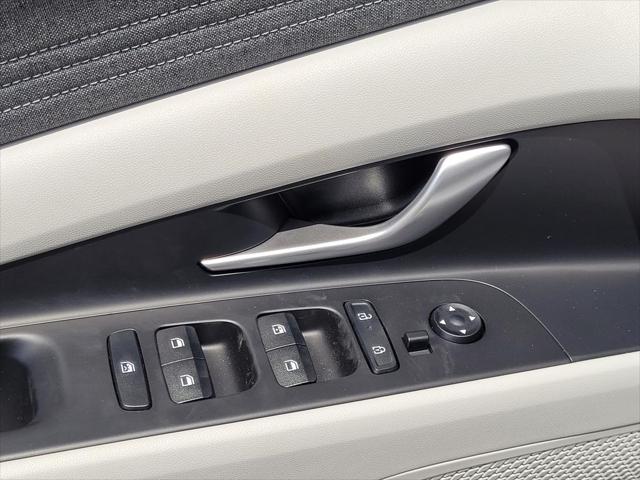 2025 Hyundai Elantra Limited - Photo 10