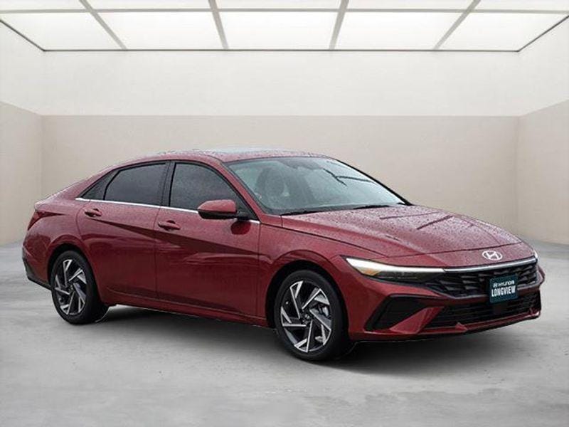 2025 Hyundai Elantra Limited's photo