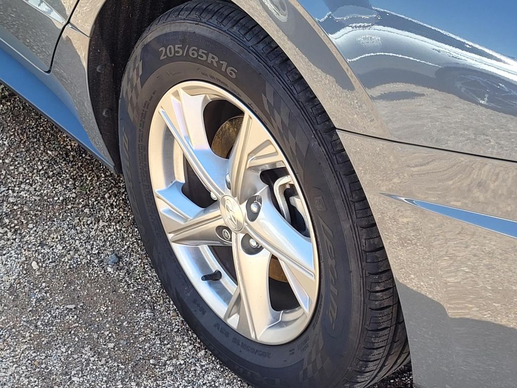 2022 Hyundai Sonata SE photo 4