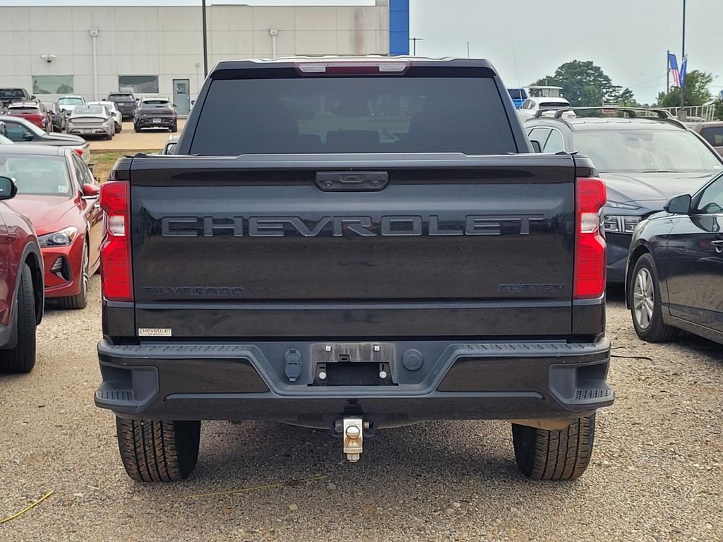 2023 Chevrolet Silverado 1500 Custom photo 3