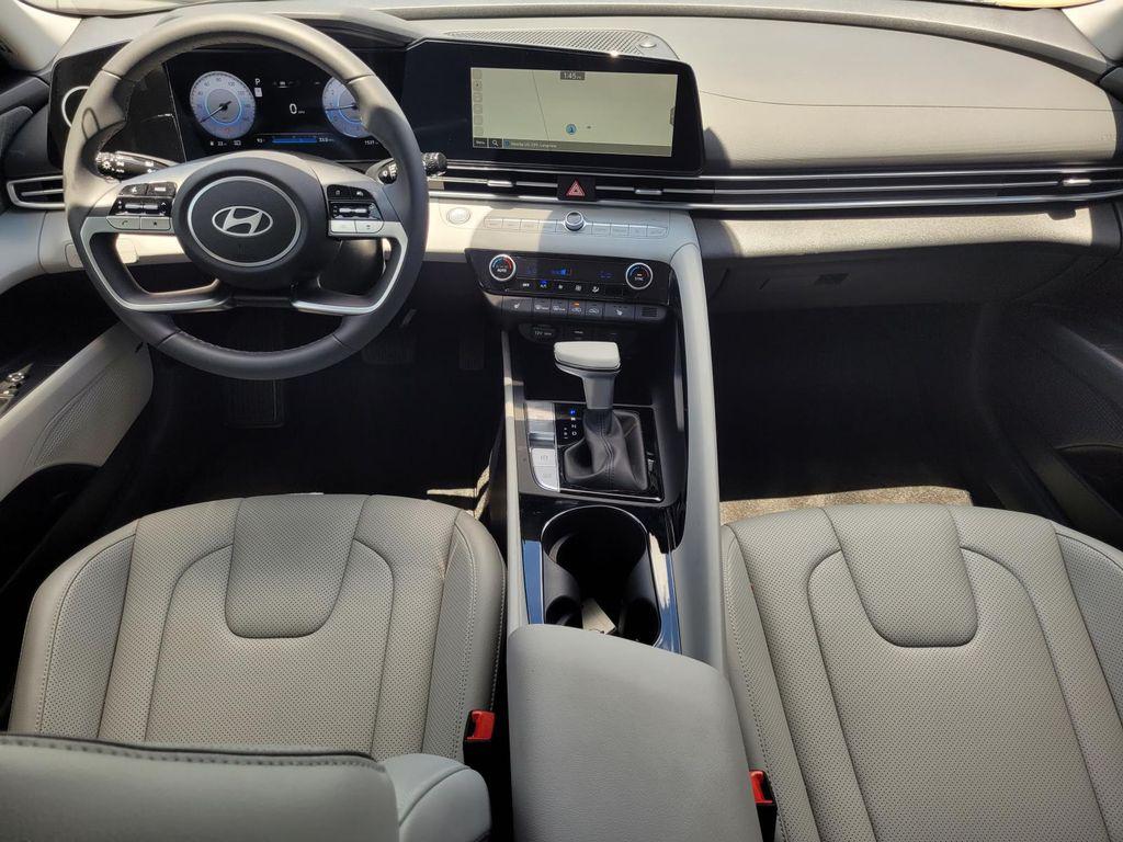 2025 Hyundai Elantra Limited - Photo 15