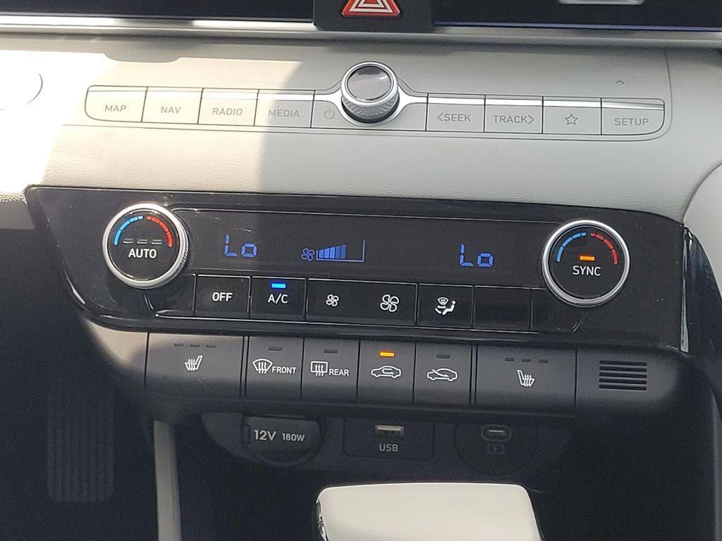 2025 Hyundai Elantra Limited - Photo 18