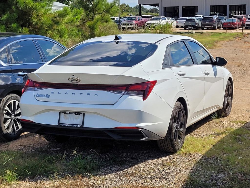 2021 Hyundai Elantra SEL Convenience photo 3