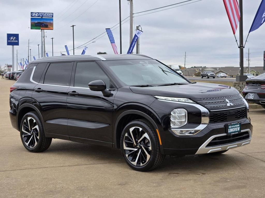 2024 Mitsubishi Outlander SEL's photo