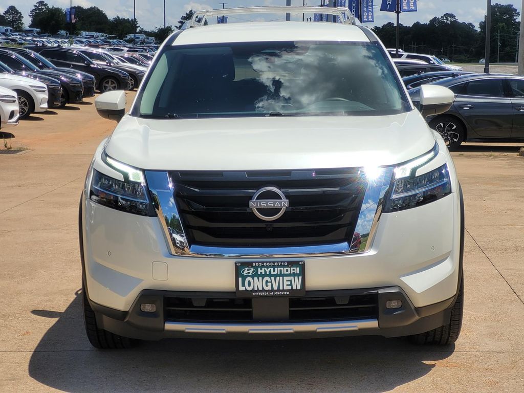 2023 Nissan Pathfinder SL photo 2