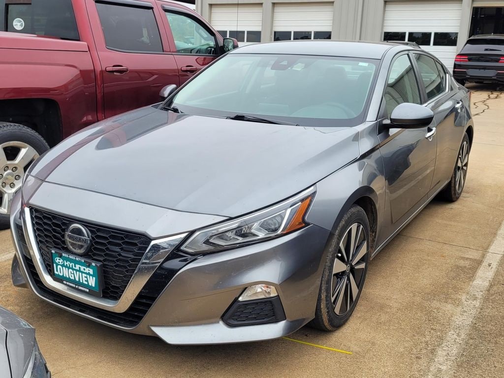 Used 2022 Nissan Altima 2.5 SV Sedan