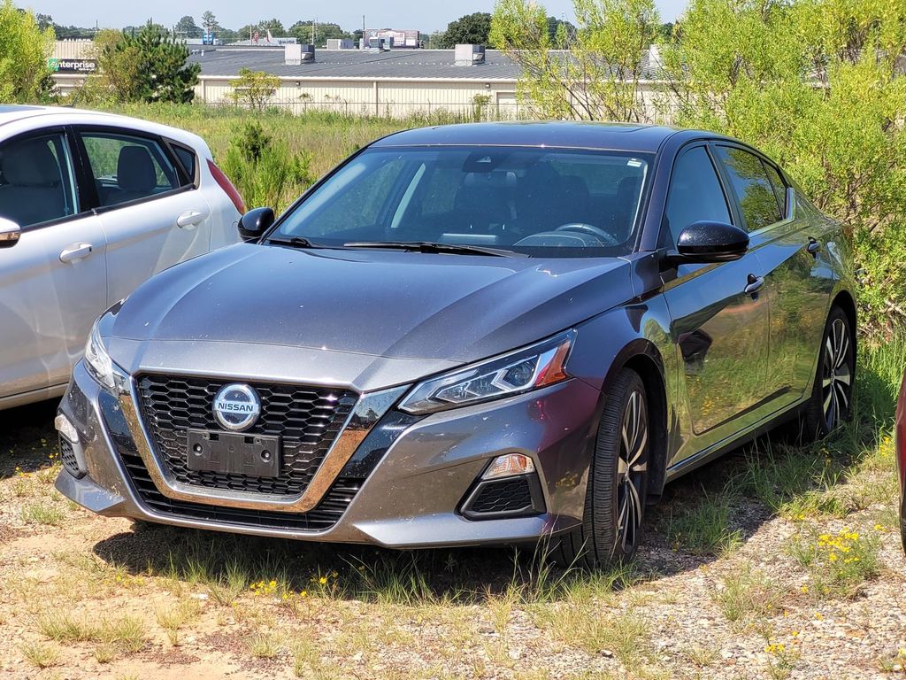 2021 Nissan Altima SR photo 3