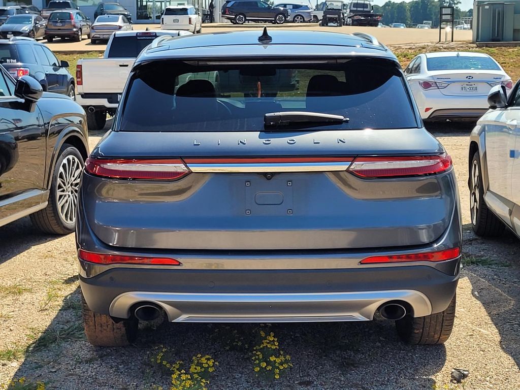 2022 Lincoln Corsair Standard photo 2