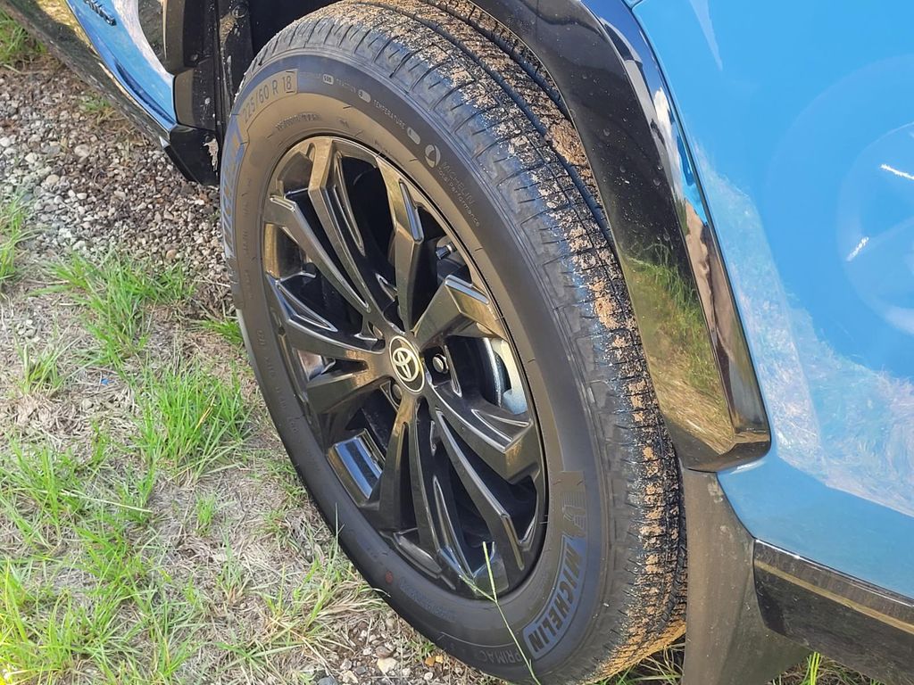 2025 Toyota RAV4 Hybrid XSE photo 4
