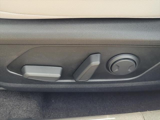 2025 Hyundai Elantra Limited - Photo 11