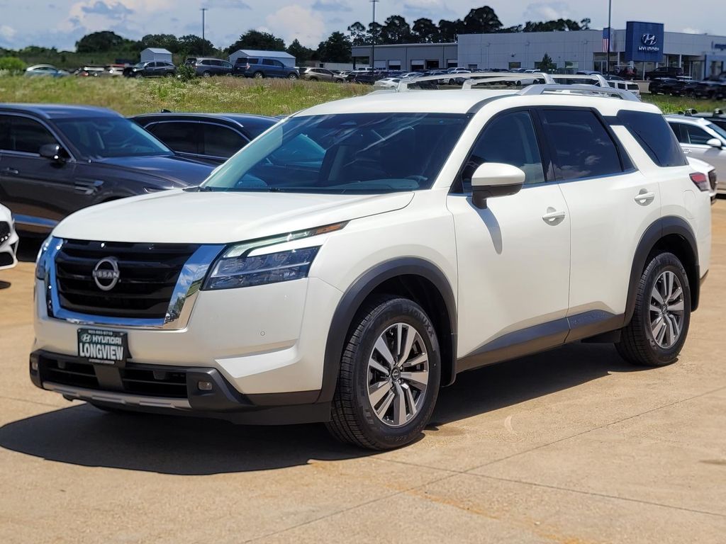 2023 Nissan Pathfinder SL photo 3