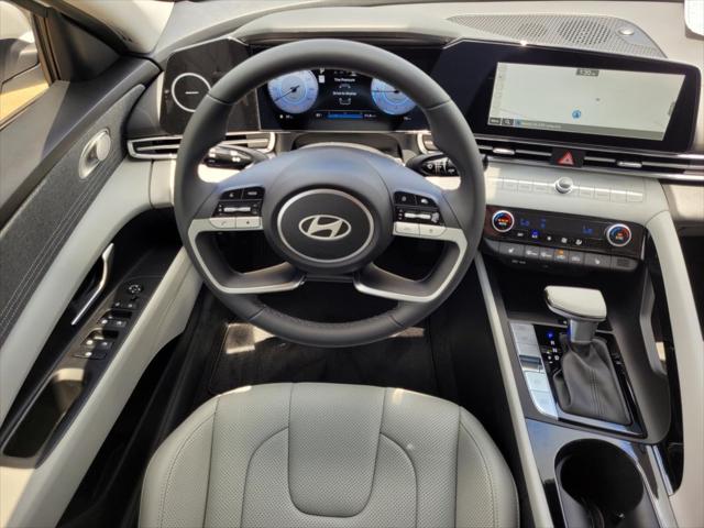 2025 Hyundai Elantra Limited - Photo 14