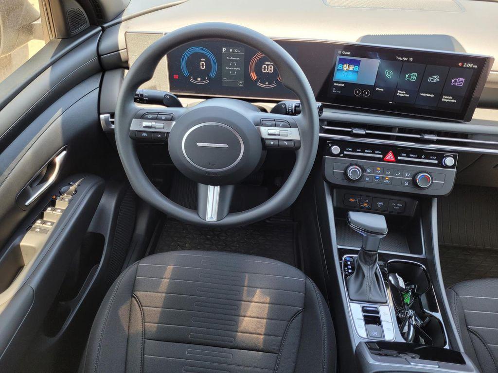 2025 Hyundai Santa Cruz SE - Photo 11